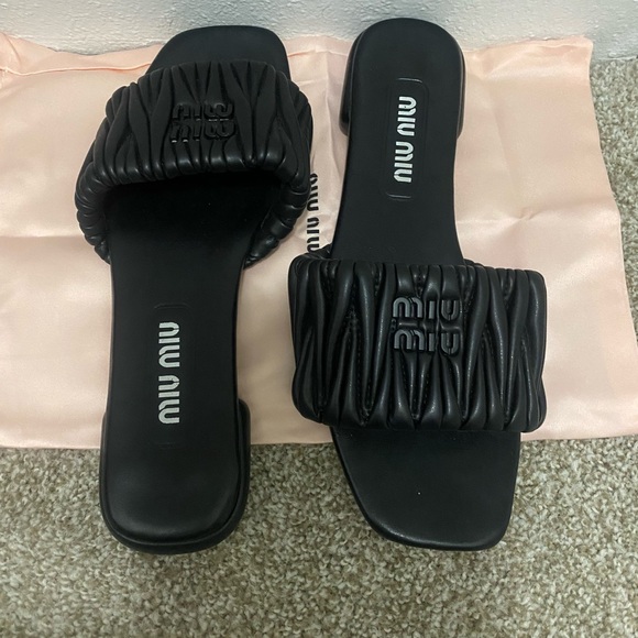 Miu Miu
matelassé leather slides - Picture 6 of 11